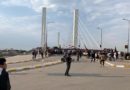 ذي قار : المتظاهرون يغلقون عدد من جسور المحافظة