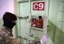 السجن 10 سنوات لحراس قاموا بادخال هواتف للمحكومين من تنظيم داعش