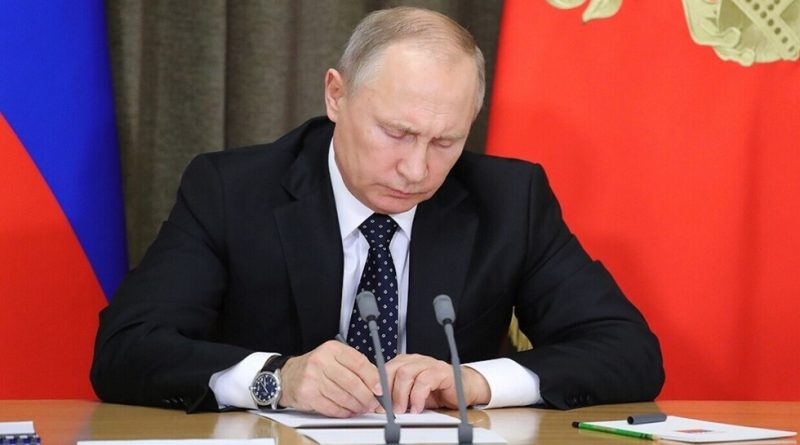 بوتين يوقع مرسوما يحث على ترسيخ اللغة والهوية الروسية في أوكرانيا بوتين يوقع مرسوما يحث على ترسيخ اللغة والهوية الروسية في أوكرانيا