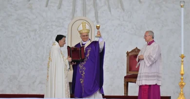 بابا الفاتيكان يختتم زيارته إلى لبنان بإقامة قداس في الهواء الطلق حضره نحو 120 ألفا بابا الفاتيكان يختتم زيارته إلى لبنان بإقامة قداس في الهواء الطلق حضره نحو 120 ألفا