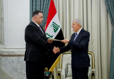 رئيس الجمهورية يستقبل هيثم الزهوان ويسلمه مرسوم تعيينه محافظا لصلاح الدين