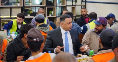 محافظ صلاح الدين، يشارك “عمال النظافة” مأدبة الإفطار تثميناً لدورهم في خدمة المحافظة
