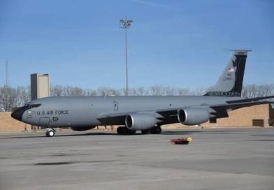 سقوط طائرة تزويد وقود أمريكية في صحراء غرب العراق خلال عملية عسكرية