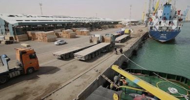 العراق ينفي دخول “سفينة البصرة” عبر هرمز بعد تداول فيديو احتفالي العراق ينفي دخول “سفينة البصرة” عبر هرمز بعد تداول فيديو احتفالي