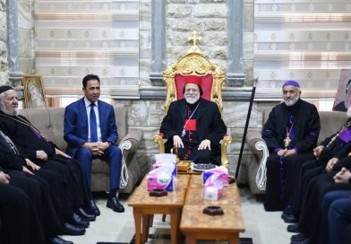 الدخيل يزور دير مار متي للتهنئة بعيد القيامة المجيد