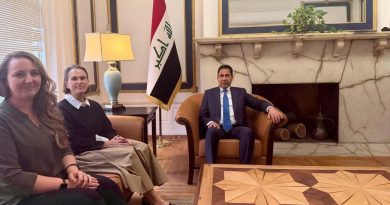 الدخيل يلتقي ممثل متحف المتروبوليتان للفنون في نيويورك الدخيل يلتقي ممثل متحف المتروبوليتان للفنون في نيويورك