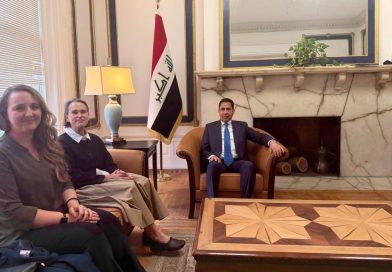 الدخيل يلتقي ممثل متحف المتروبوليتان للفنون في نيويورك الدخيل يلتقي ممثل متحف المتروبوليتان للفنون في نيويورك