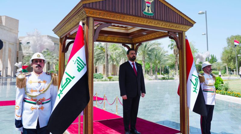 الزيدي يتسلّم مهامّه رسمياً في القصر الحكومي ببغداد الزيدي يتسلّم مهامّه رسمياً في القصر الحكومي ببغداد