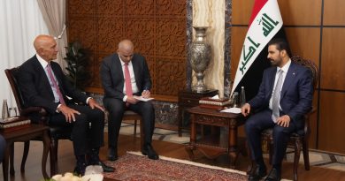 الزيدي يناقش مع باراك تنفيذ خطط نزع السلاح وحل جميع الجماعات والتشكيلات المسلحة العاملة خارج سلطة الدولة الزيدي يناقش مع باراك تنفيذ خطط نزع السلاح وحل جميع الجماعات والتشكيلات المسلحة العاملة خارج سلطة الدولة