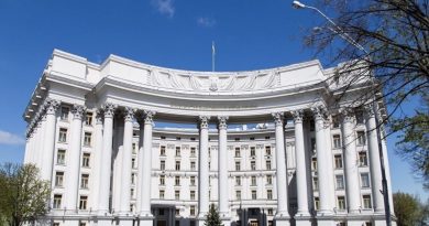 وزير الخارجية الأوكراني يدين الأضرار التي لحقت بدير كييف-بيتشيرسك لافرا وزير الخارجية الأوكراني يدين الأضرار التي لحقت بدير كييف-بيتشيرسك لافرا