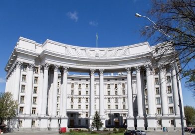 وزير الخارجية الأوكراني يدين الأضرار التي لحقت بدير كييف-بيتشيرسك لافرا وزير الخارجية الأوكراني يدين الأضرار التي لحقت بدير كييف-بيتشيرسك لافرا