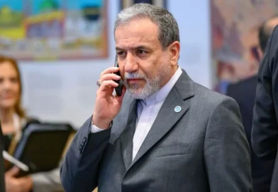 بعد ساعات من استهداف العديد.. عراقجي يعزي قطر بوفاة والد الأمير تميم بعد ساعات من استهداف العديد.. عراقجي يعزي قطر بوفاة والد الأمير تميم