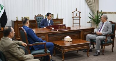 الدخيل يبحث مع الهيئة الإدارية لنادي سنجار الرياضي أبرز احتياجات النادي واستحقاقاته الدخيل يبحث مع الهيئة الإدارية لنادي سنجار الرياضي أبرز احتياجات النادي واستحقاقاته