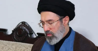 المرشد الإيراني: نقض مذكرة التفاهم أثبت مجدداً أن توقيع الرئيس الأمريكي لا قيمة له المرشد الإيراني: نقض مذكرة التفاهم أثبت مجدداً أن توقيع الرئيس الأمريكي لا قيمة له