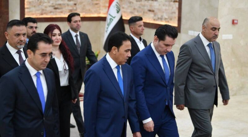 الدخيل يستقبل وفد كتلة الديمقراطي الكردستاني النيابية برئاسة شاخوان عبدالله الدخيل يستقبل وفد كتلة الديمقراطي الكردستاني النيابية برئاسة شاخوان عبدالله